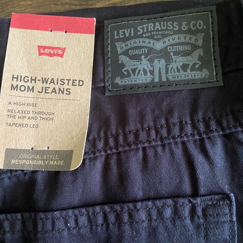 Levi's High-Waisted Mom Jeans Women’s 33x30 Blue Denim Relaxed Fit Tapered Leg